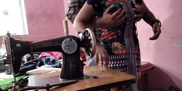 Kapada Silane Gai Ladaki Ko Darji Ne Acche Se Chod Diya
